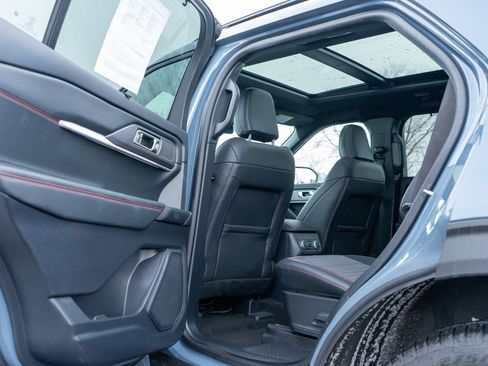 Used 2025 Ford Explorer ST-Line w/ Premium Package image 30