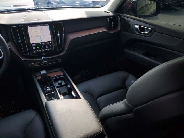 Used 2023 Volvo XC60 B5 Plus w/ Climate Package FWD image 26