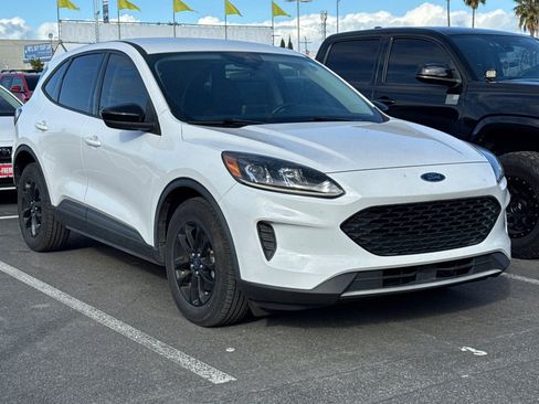 Used 2020 Ford Escape SE Sport FWD image 2