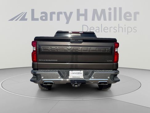 Used 2021 Chevrolet Silverado 1500 LTZ w/ Z71 Off-Road Package AWD/4WD image 4