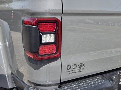 Certified 2021 Jeep Gladiator Rubicon AWD/4WD image 19