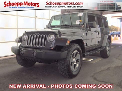 Used 2017 Jeep Wrangler Unlimited Sahara w/ Dual Top Group AWD/4WD image 1