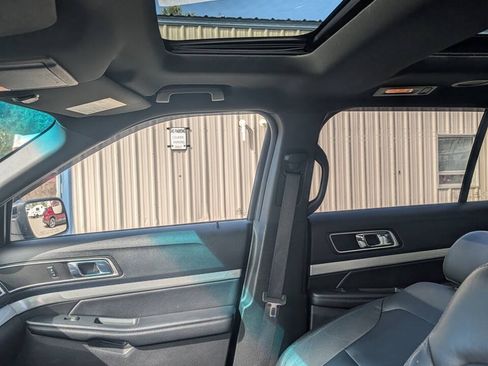 Used 2016 Ford Explorer XLT w/ Equipment Group 202A AWD/4WD image 22