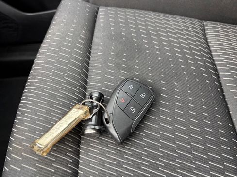 Used 2025 Chevrolet Equinox LT FWD image 22