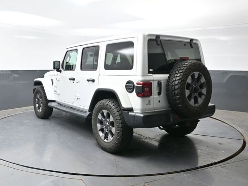 Used 2018 Jeep Wrangler Unlimited Sahara AWD/4WD image 9