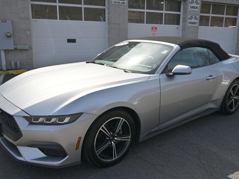 Used 2024 Ford Mustang Premium image 9