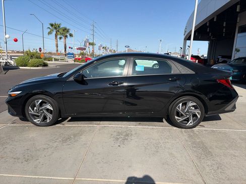 Used 2025 Hyundai Elantra Sport FWD image 2