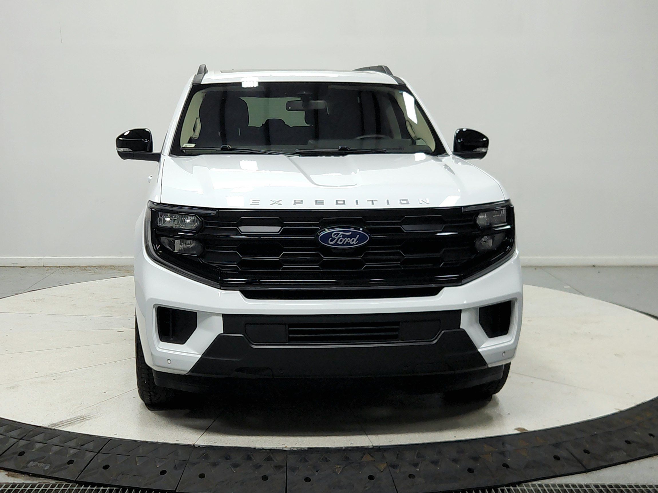 Used 2025 Ford Expedition Active AWD/4WD image 3