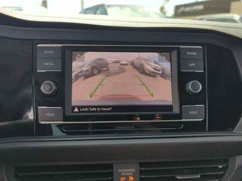 Used 2023 Volkswagen Jetta SE w/ Panoramic Sunroof Package FWD image 26