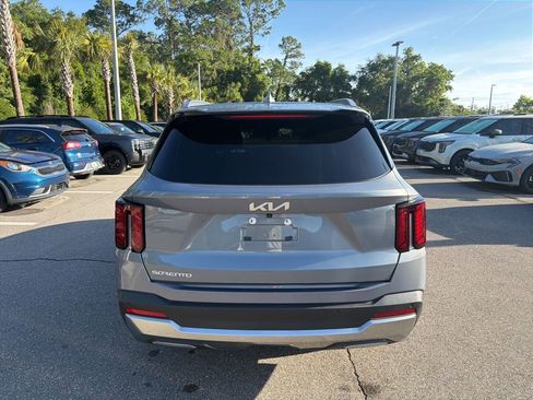 Certified 2025 Kia Sorento S w/ Panoramic Sunroof Package FWD image 6