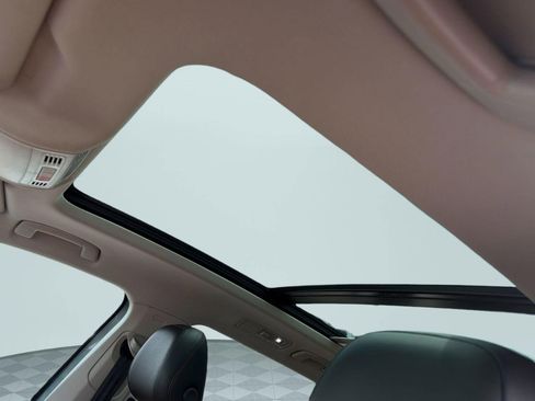 Used 2018 Volkswagen Tiguan SE w/ Panoramic Sunroof Package AWD/4WD image 14