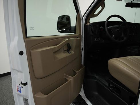 New 2026 GMC Savana 2500 Extended RWD image 21