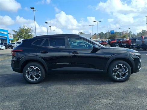 New 2026 Chevrolet Trax LT w/ Driver Confidence Package image 4