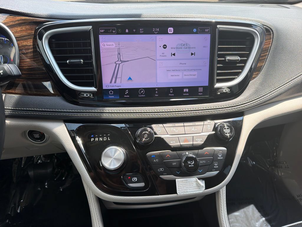 Used 2023 Chrysler Pacifica Limited FWD image 18