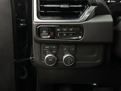 Used 2026 GMC Yukon Denali w/ Sun & Power Step Package AWD/4WD image 23