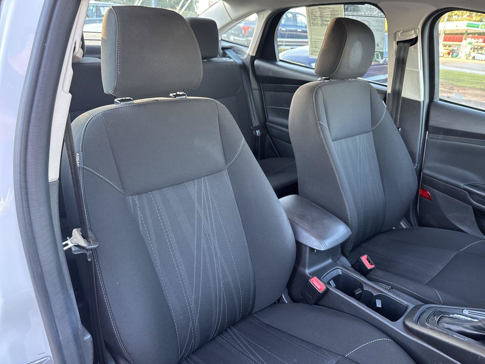Used 2017 Ford Focus SE FWD image 15