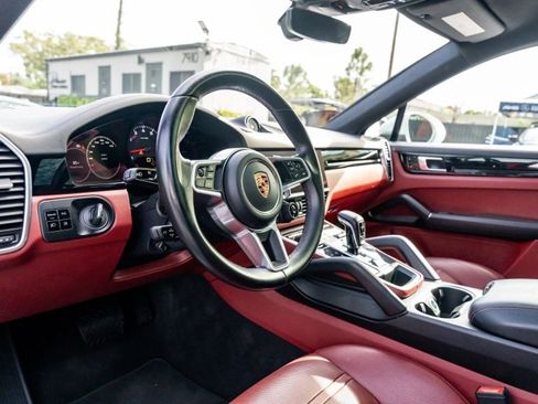 Used 2020 Porsche Cayenne image 16