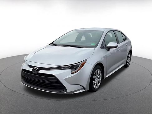 Used 2025 Toyota Corolla LE image 7