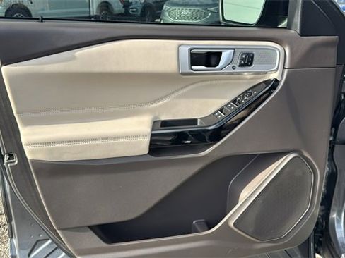 Certified 2023 Ford Explorer Platinum w/ Class IV Trailer Tow Package image 9