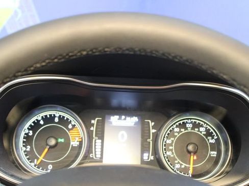 Used 2021 Jeep Cherokee Latitude AWD/4WD image 18