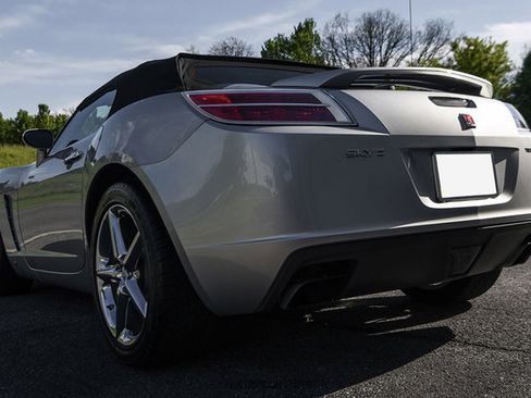 Used 2008 Saturn Sky Red Line RWD image 19