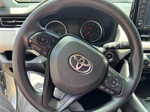Used 2022 Toyota RAV4 XLE FWD image 6