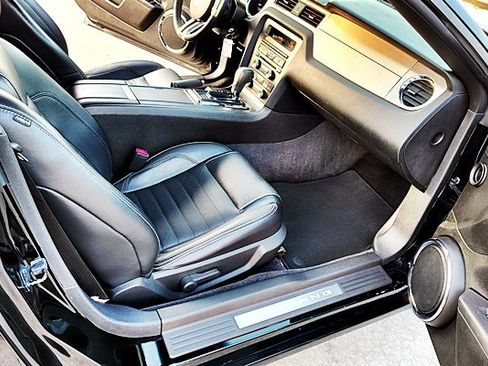 Used 2013 Ford Mustang Premium RWD image 15