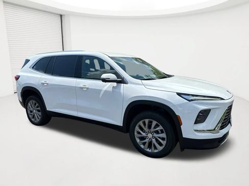 Used 2025 Buick Enclave Preferred AWD/4WD image 3