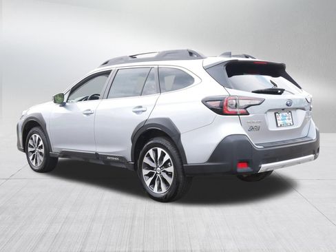 Certified 2025 Subaru Outback Limited AWD/4WD image 5