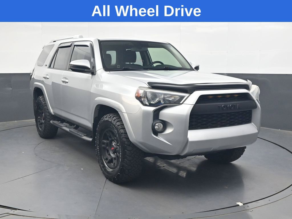 Used 2017 Toyota 4Runner SR5 AWD/4WD image 2