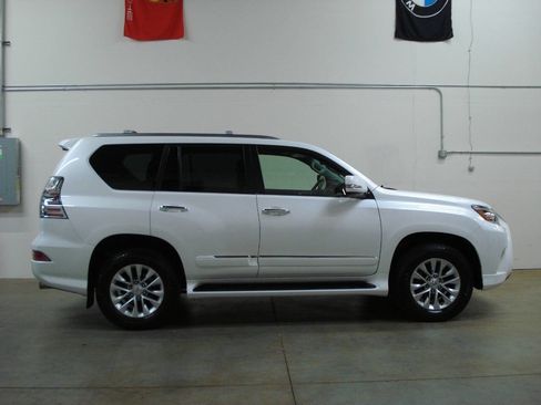 Used 2015 Lexus GX 460 image 3