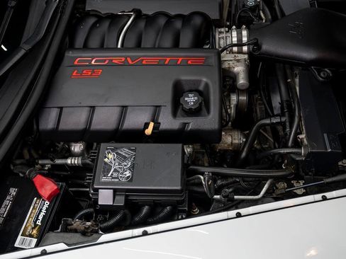 Used 2009 Chevrolet Corvette Coupe w/ Z51 Performance Package RWD image 20