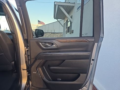 Used 2024 Chevrolet Suburban Premier image 23