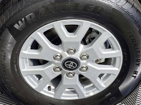Used 2025 Toyota Tacoma SR5 image 28