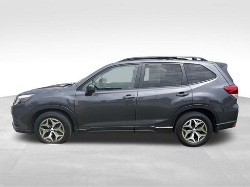 Used 2024 Subaru Forester Premium AWD/4WD image 3
