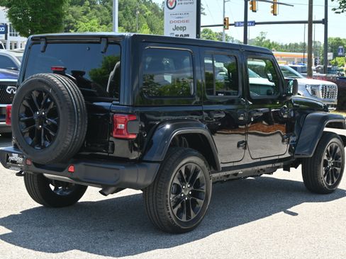 Used 2025 Jeep Wrangler Unlimited Sahara w/ Safety Group AWD/4WD image 10