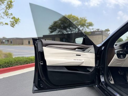 Used 2018 BMW 640i Gran Turismo xDrive w/ M Sport Package AWD/4WD image 12