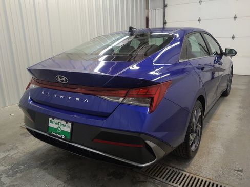 Used 2025 Hyundai Elantra SEL FWD image 9