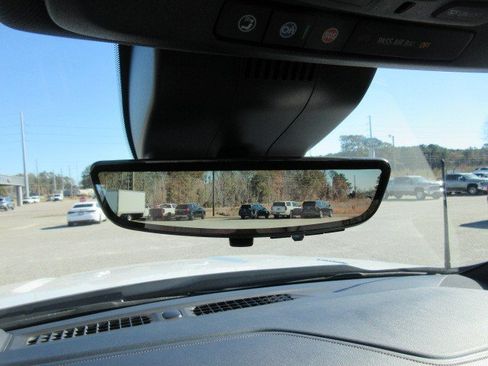 Used 2022 Chevrolet Silverado 1500 High Country w/ Technology Package image 18