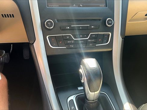 Used 2016 Ford Fusion SE w/ Equipment Group 202A image 39
