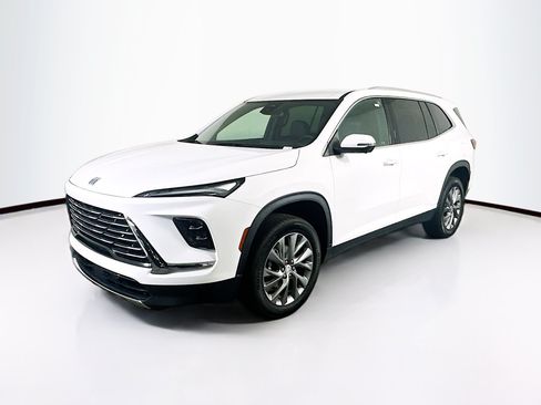 Used 2025 Buick Enclave Preferred FWD image 3
