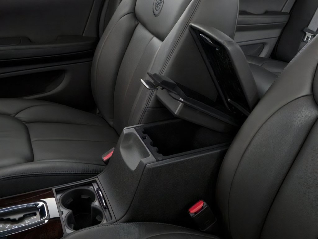 Used 2010 Cadillac DTS Luxury FWD image 13