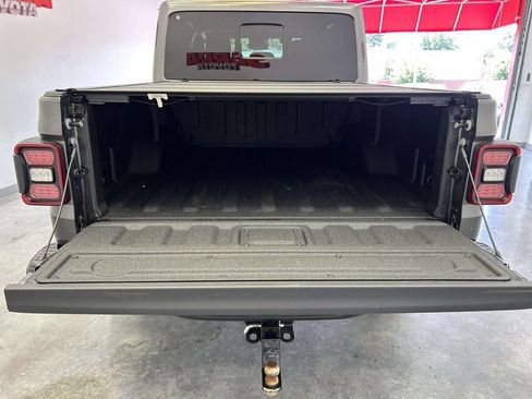 Used 2025 Jeep Gladiator Mojave AWD/4WD image 13