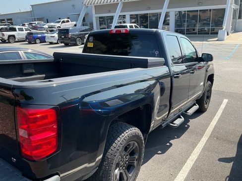 Used 2017 Chevrolet Silverado 1500 LT w/ Midnight Edition AWD/4WD image 6