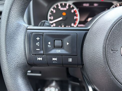 Used 2024 Nissan Rogue SV AWD/4WD image 17