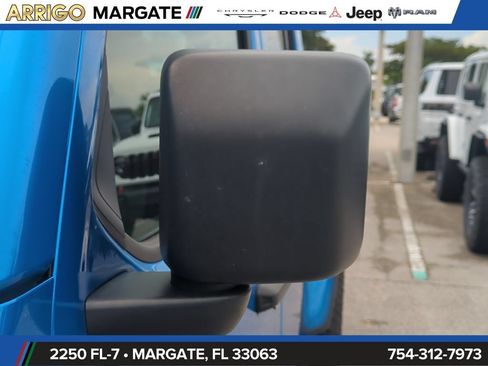 Used 2024 Jeep Gladiator Sport AWD/4WD image 13