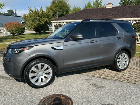 Used 2017 Land Rover Discovery HSE image 9