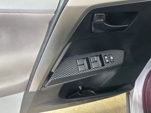 Used 2013 Toyota RAV4 LE AWD/4WD image 26