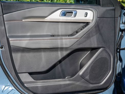 Used 2025 Ford Explorer Active RWD image 19