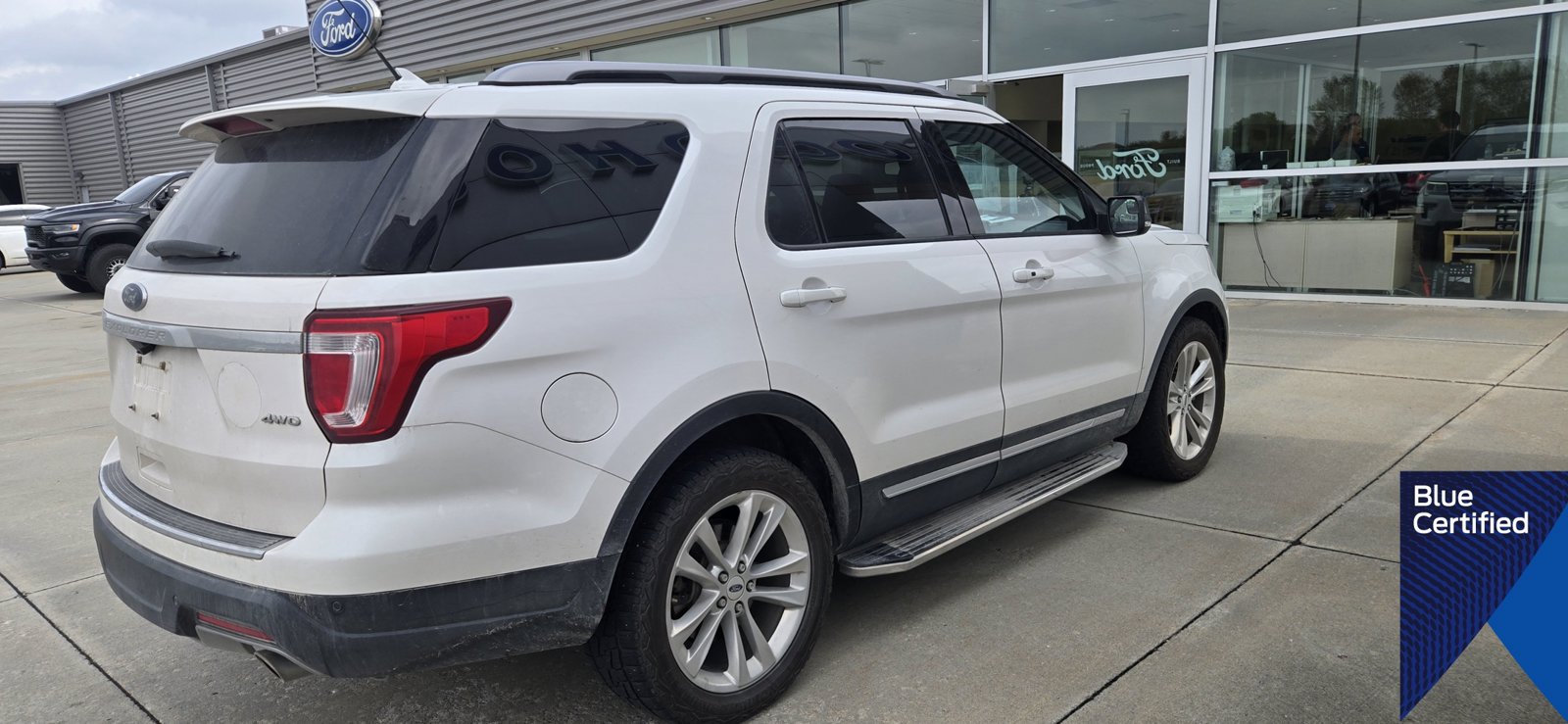 Used 2018 Ford Explorer XLT w/ Equipment Group 202A AWD/4WD image 4